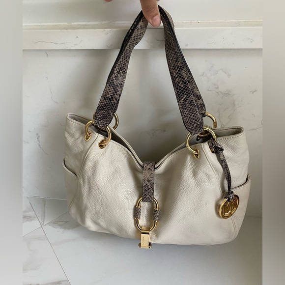 MICHAEL KORS Ivory Soft Pebbled Leather Hobo Shoulder Bag - Picture 6 of 16